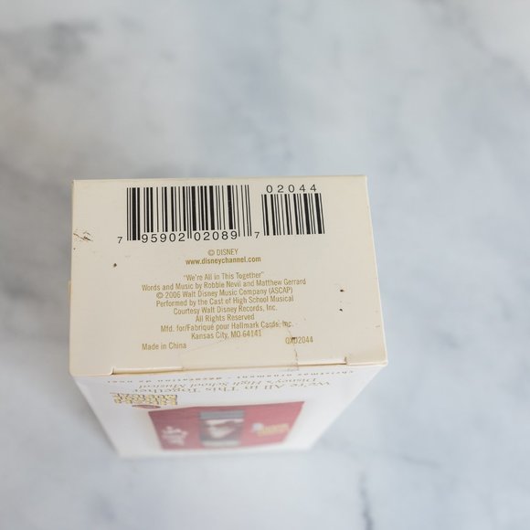 Hallmark Keepsake Disney High School Musical We're All In This Together 2008 - Picture 5 of 9